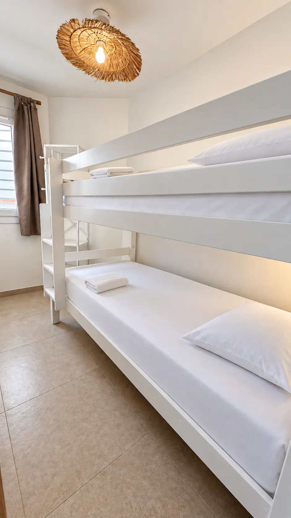 Chambre cabine avec lits superposés 90 x 200 et linge de lit fourni